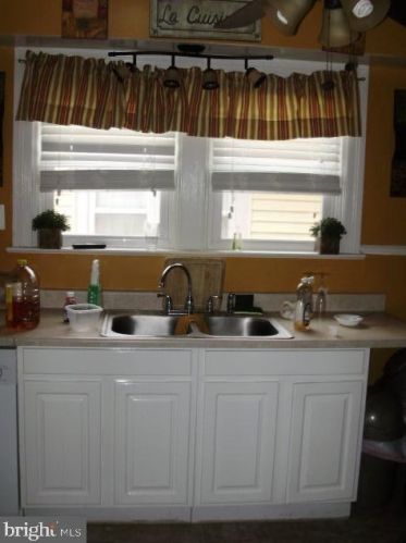 811 Philadelphia Ave, Silver Spring MD  20910-4935 exterior