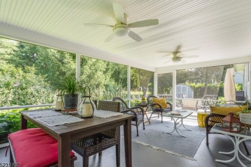 3 Hillside Dr, Clinton NJ 08809-1244 exterior