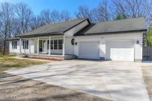 291 Sheridan Dr, Meskegon, MI 49442-1437