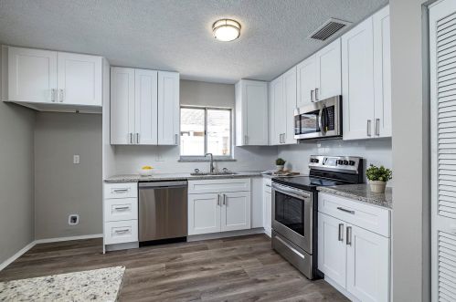 7044 Hollowell Dr, Tampa FL  33634-1089 exterior