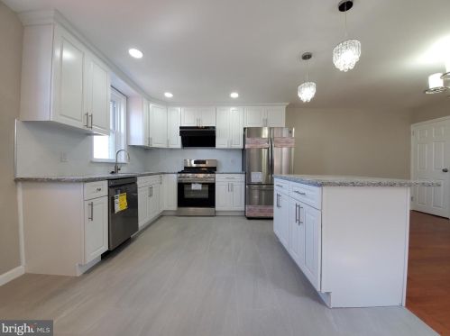 7054 Dorcas St, Philadelphia PA 19111-4111 exterior