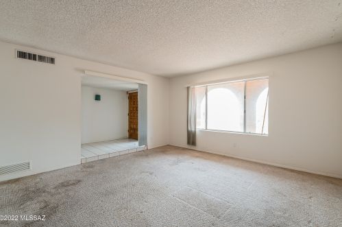 9151 Deer Trl Cir, Tucson AZ 85710-8034 exterior