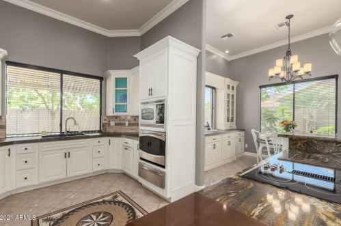 2558 Amberwood Dr, Phoenix, AZ 85048-9311