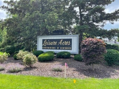 781 Andover St, Grand Rapids, MI 49548-7610