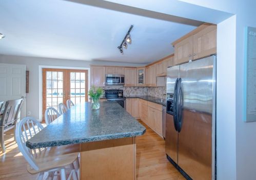 23 Concord Dr, Middletown RI 02842-5251 exterior