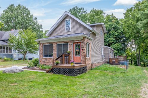 213 Finley Ave, Big Rapids, MI 49307-1434