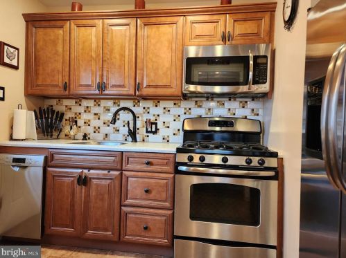 7801 Horrocks St, Philadelphia PA 19124-1812 exterior