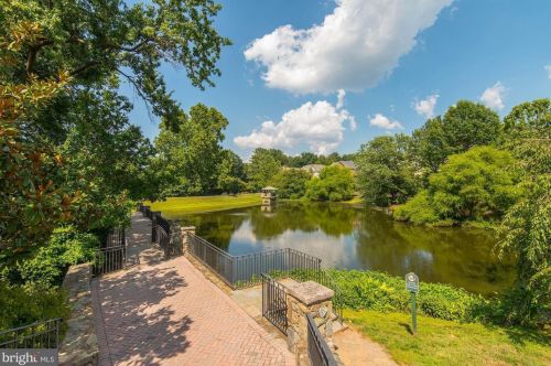 1493 Evans Farm Dr, Mc Lean VA 22101-5656 exterior