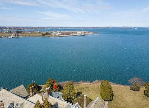 111 Harrison Ave, Middletown RI 02840-3703 exterior