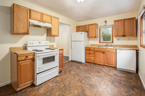 2424 Wood St, Meskegon MI 49444-1647 exterior