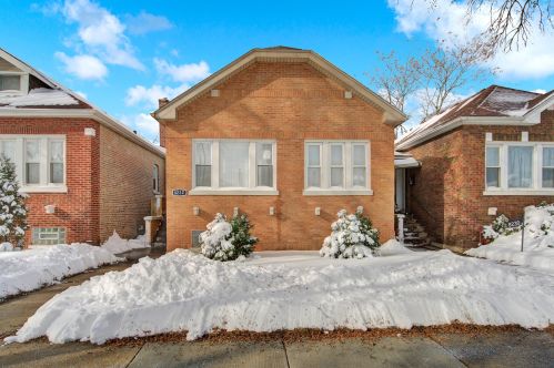 8232 Ridgeland Ave, Chicago IL  60617-1744 exterior