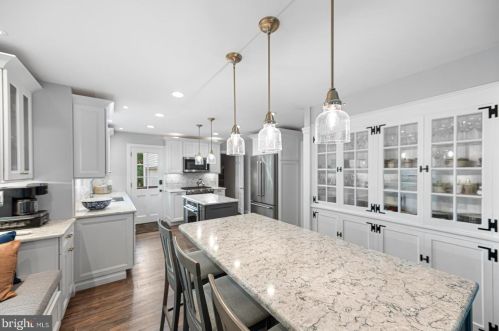 5 Lexington Ave, Pittsburgh PA 15215-3218 exterior