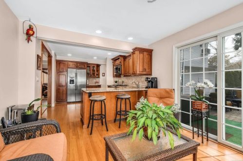 38 Fuller St, Huntington Station NY 11746-6657 exterior