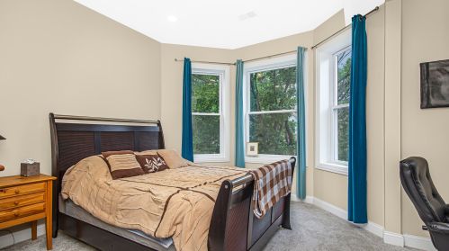 3935 Drake Ave, Chicago IL 60618-2219 exterior