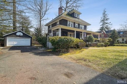 137 Haworth Dr, Haworth NJ 07641-1540 exterior