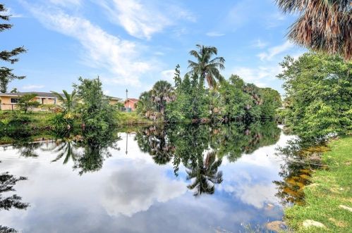 2285 41 Ter, Naples FL 34116-6517 exterior