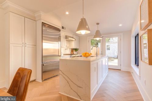 3025 Dent Pl, Washington DC 20007-2916 exterior