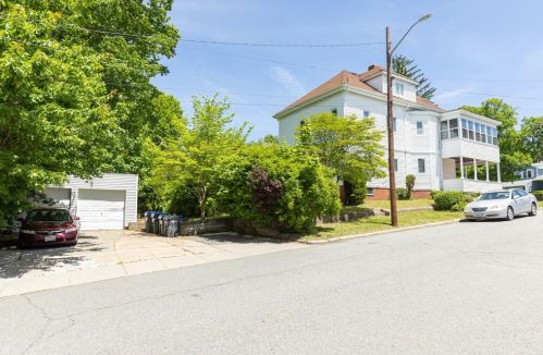 114 Wyndham Ave, Providence, RI 02908-3545