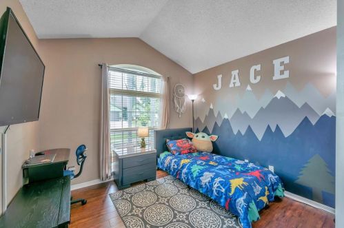 9616 Long Meadow Dr, Tampa FL  33615-1236 exterior