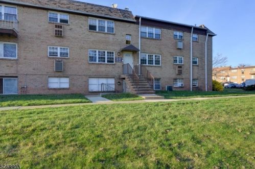 456 College Dr, Edison NJ  08817-5950 exterior