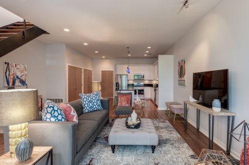 1138 Catalpa Ave, Chicago IL 60640-1460 exterior