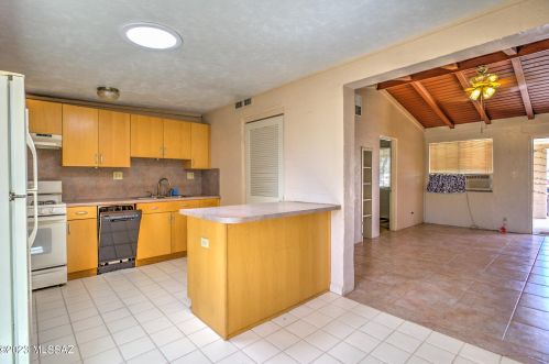 3702 March Pl, Tucson AZ 85713-4227 exterior