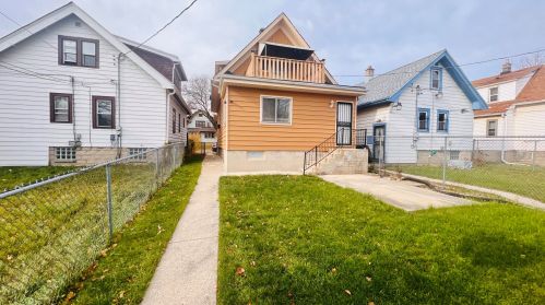 5268 34th St, Milwaukee, WI 53209-4702