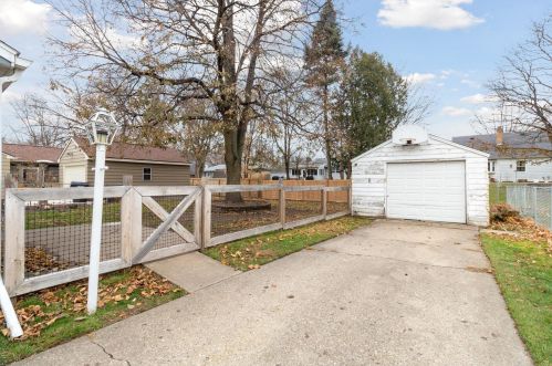 2119 Golfview Ave, Kalamazoo MI 49001-5223 exterior