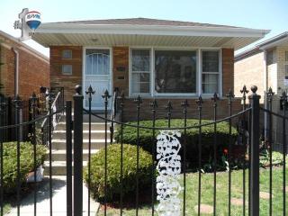 4934 Artesian Ave, Chicago IL  60645-5016 exterior