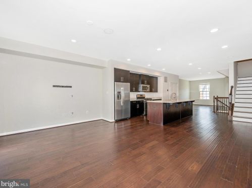 22213 Broadway Ave, Clarksburg MD 20871-3430 exterior