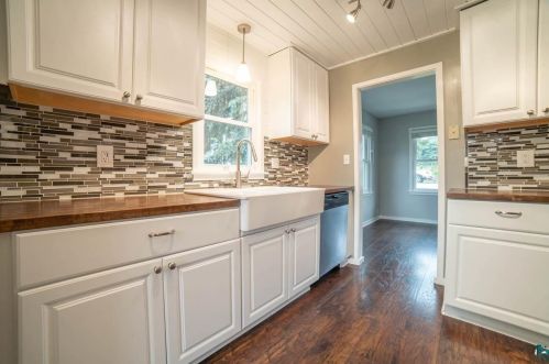 4420 Jay St, Duluth MN 55804-2466 exterior