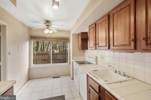 7825 Muirfield Ct, Rockville MD 20854-4078 exterior