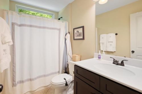 479 Holly Dr, Gainesville GA 30501-2142 exterior