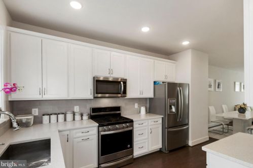 917 King Farm Blvd, Rockville MD 20850-6610 exterior