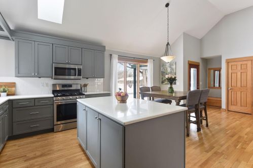 1735 Perkins Ln, Maple Plain MN 55359 exterior