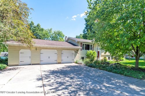 13311 Blackwood Dr, Dewitt, MI 48820-9672