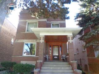5061 Sunnyside Ave, Chicago, IL 60630-3923