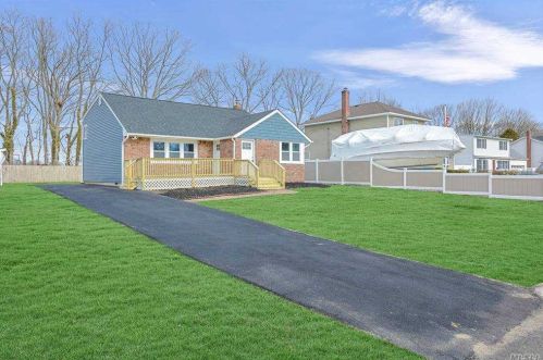 37 Astor Ct, Commack NY 11725-3723 exterior