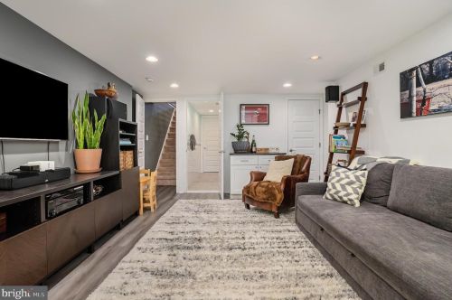 2225 Christian St, Philadelphia PA 19147-3710 exterior