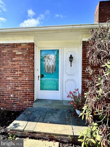 1902 Bloomingdale Ave, Lancaster, PA 17601-3808