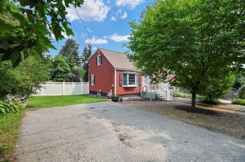 35 Ivernia Rd, Worcester MA 01606-1423 exterior