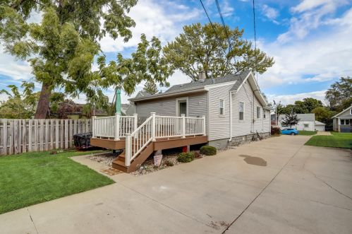 2015 94, Milwaukee WI 53227-1403 exterior