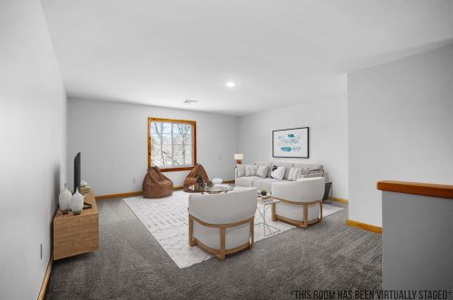 160 Hall Rd, Barrington NH 03825-3211 exterior