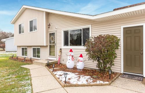 3425 Balsam Ave, Grand Rapids, MI 49525-2836