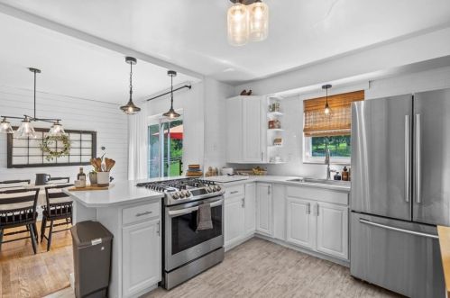 1572 Crestview Dr, Pittsburgh PA 15237-1507 exterior