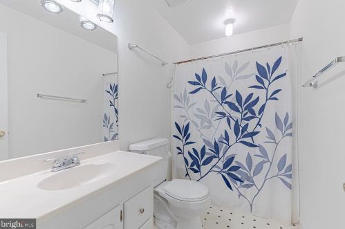 1515 Highwood Dr, Mc Lean VA  22101-5800 exterior