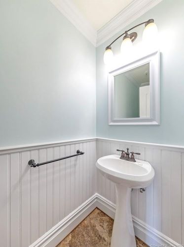 32 Harold Rd, Farmington CT 06032-3407 exterior