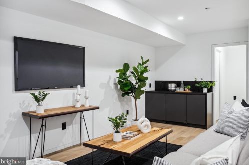 1355 Kater St, Philadelphia PA 19147-1817 exterior