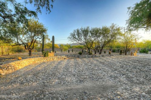 11330 Tanque Verde Rd, Tucson AZ  85749-8525 exterior