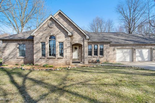 4992 E Ave, Kalamazoo, MI 49009-5262